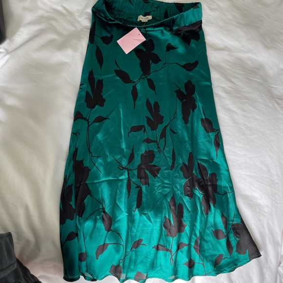 Tamara H silky midi skirt in xs - never worn - Picture 2 of 2